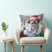 シーズー（犬）の走Tzuクリスマス帽子と雪 クッション (椅子)