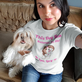 シーズー(犬)Tzu犬ママは私ピンクの手とハートに属している Tシャツ