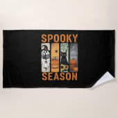 シーズ不気味ン – かわいい幽霊、黒猫、かぼちゃとH ビーチタオル (正面)
