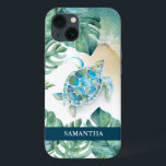 シータートルビーチイカスタムー電話ケース iPhone 13ケース<br><div class="desc">このカスタム電話ケースは、水色のウミガメ、海岸線、熱帯モンステラのパームを備え葉ている。ネイビーブルーの背景に白で名前を付けてパーソナライズ。アートワークとデザインby Victoria Grigaliunas.このような海の生活やビーチケースを見るには、www.zazzle.com/dotellabelleを参照して下さい</div>