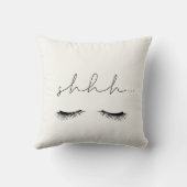 シーッ…かわいいミニマル主義者が散らかる クッション (裏面)