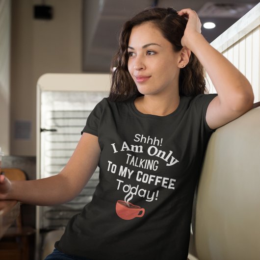 シーッ!今日はコーヒーしか飲んでない! Tシャツ