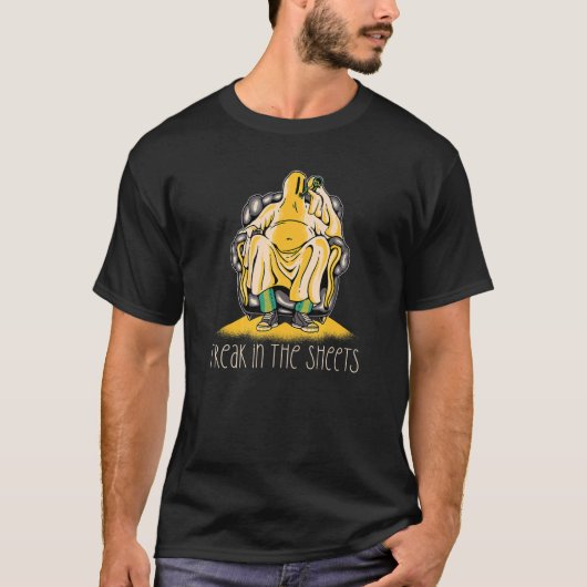 シーツの中でフリーク飲幽霊ハロウィーンミーム Tシャツ (正面)