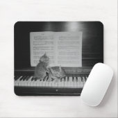 シートによってピアノキーボードに坐っている2匹の子ネコ マウスパッド (マウス)
