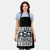 シーナニガンが聖パトリックの日を始めよう エプロン (着用した状態)