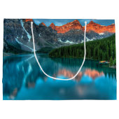 シーニックマウンテン&レイクフォト誕生日 ラージペーパーバッグ (裏面)