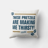 シーフェルド | "これらのプレッツェル"タイポグラフィグラフィック クッション (裏面)
