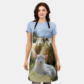 シープフックシープヘルドベビーラム エプロン (着用した状態)