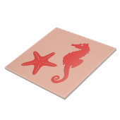 シーホースとヒトデ – コーラルオレンジの色合い タイル (側面)