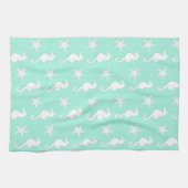 シーホースとヒトデ – 水色に白淡い色の色 キッチンタオル (横)