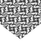 シーホースとヒトデ – 白黒パターン ショートテーブルランナー (コーナー)