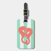 シーホースオンシーフオムグリーンストライプズ ラゲッジタグ (正面縦)