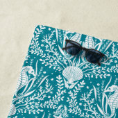 シーホースティール（緑がかった色）ブルーホワイトダマスクパーソナライズされた ビーチタオル (インサイチュ)