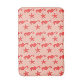 シーホース&スターフィッシュ – コーラルオレンジの色合い バスマット (正面縦)