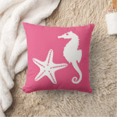 シーホース&ヒトデ – コーラルピンクと白 クッション (ブランケット)