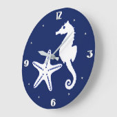 シーホース&ヒトデ – ネイビーブルーとホワイト ラージ壁時計 (傾斜)