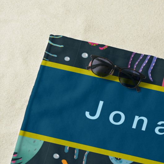 シーマリンライフの下でパーソナライズ濃いバックグロ ビーチタオル (インサイチュ)