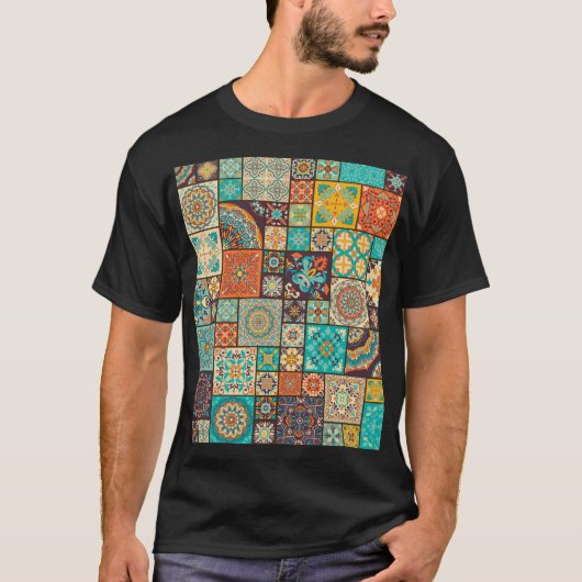 シームレスなイスラム、アラビアのタイルのパターン。 Tシャツ (正面)