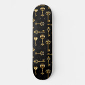 シームレスなゴールドの鍵のパターン スケートボード (正面)