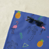 シームレスなトロピカル柄のフレミンゴパイナップル ビーチタオル (インサイチュ)