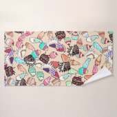 シームレスなドードルケーキの柄。手描きb バスタオル (バスタオル)