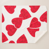 シームレスなバレンタインデー赤いハートホワイトパターンb シェルパブランケット (正面(横))