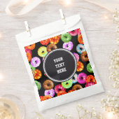 シームレスなパターンをドーナツとバックグラース。&アイディア フェイバーバッグ (クリップ留めされた状態)