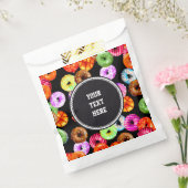 シームレスなパターンをドーナツとバックグラース。&アイディア フェイバーバッグ (封をした状態)