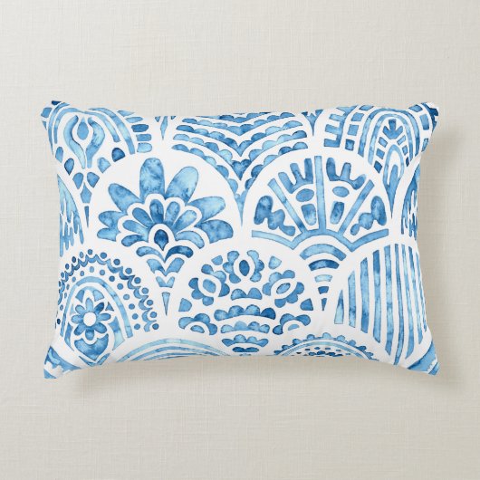 シームレスなモロッコのパターン。波状ヴィンテージタイル。ブルー アクセントクッション (正面)