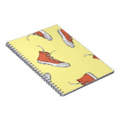 シームレスなヴィンテージレッドスニーカー、ハンドDr ノートブック (右側)