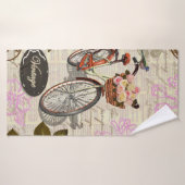 シームレスなヴィンテージ背景(バラ、蝶) バスタオル (バスタオル)