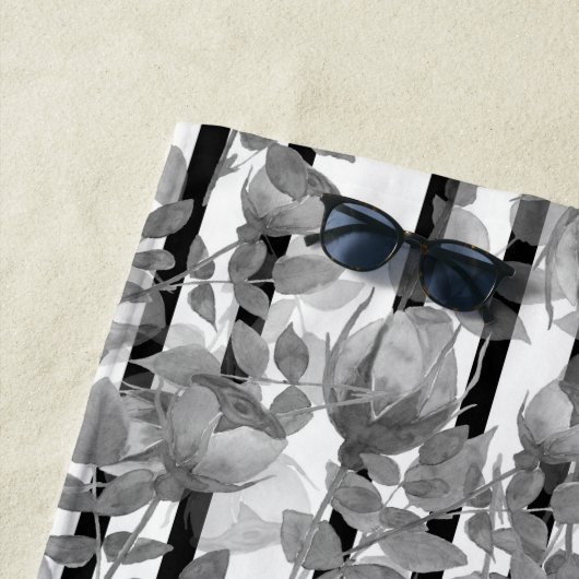 シームレスな水色の花ピンクのバラのフローラローマ ビーチタオル (インサイチュ)