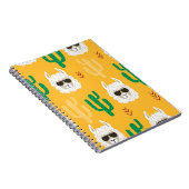 シームレスな漫画のラマとサボテンの模様 ノートブック (右側)