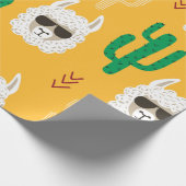 シームレスな漫画のラマとサボテンの模様 ラッピングペーパー (角)