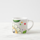 シームレスな背景デザインとカラフル花 エスプレッソカップ (右)