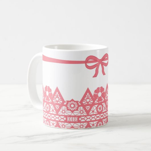 シームレスピンクレースのようレースのロマンチックな弓の白いパターン コーヒーマグカップ (正面左)