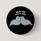シーライオンシールおもしろいプンダークBGで封印 缶バッジ (正面)