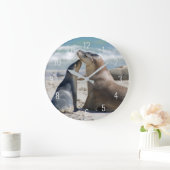 シーライオン&ベビーアップビーチクローズアップポートレート ラージ壁時計 (ホーム)