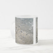 シーンの変化は、あなたが必要とするインスピレーションのすべてである フロストグラスマグカップ (正面左)