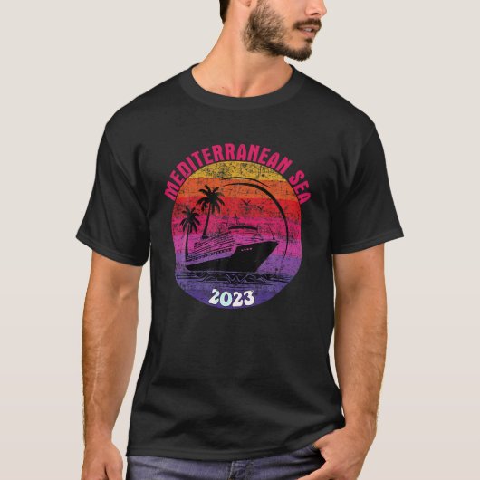 シー地中海のクルーズ2023レトロサンセットファミリー Tシャツ (正面)