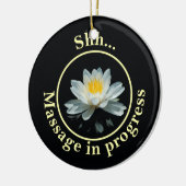 シー…進行中のマッサージのドアの標識 セラミックオーナメント (左)