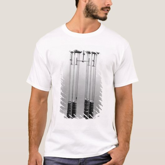 ジェイクスアレグサンダーチャールズのためになされるボルタ電池 Tシャツ (正面)