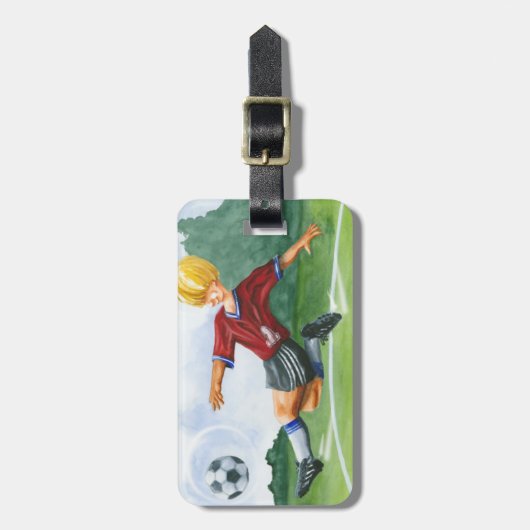 ジェイ・スロックモートンがボールを蹴るサッカー選手 ラゲッジタグ (正面縦)