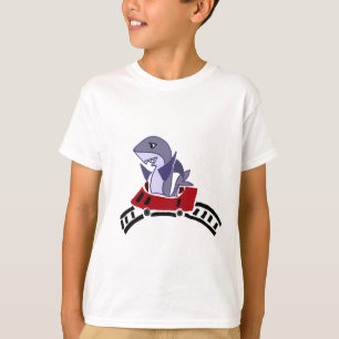 ジェットコースターのおもしろいの鮫の乗馬 Tシャツ