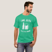 ジェット機で緑色のTシャツを飲ませる Tシャツ (正面フル)