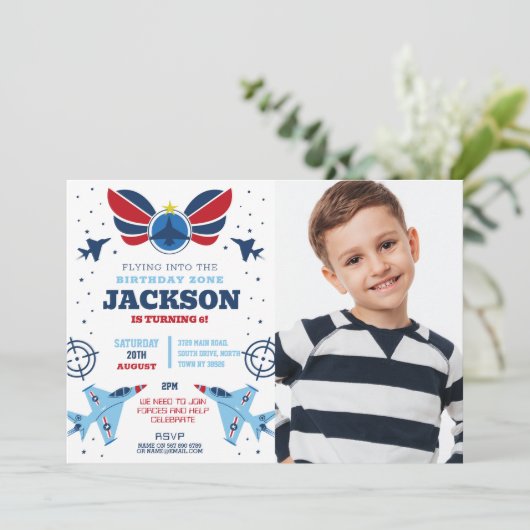 ジェット飛んでいる誕生日ボーイ飛行機軍の写真部隊 招待状 (スタンド正面)