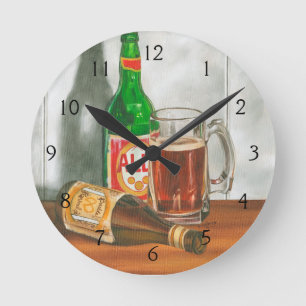 ジェニファーGoldberger著ビールが付いている静物画 ラウンド壁時計