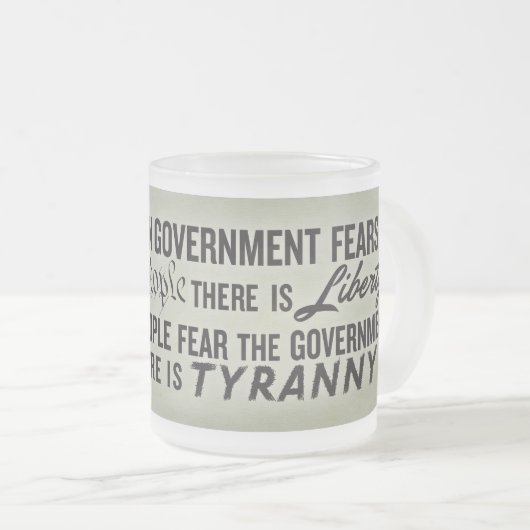 ジェファーソンの自由の引用文のマグ フロストグラスマグカップ (正面右)