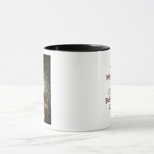 ジェフ・ウィリスによるソファの後ろのコーヒー猫のウンチ マグカップ (中央)