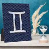 ジェミニ〔占星術の〕十二宮図シンボルネイビーブルーカーボンファイバースタイル フォトプラーク (側面)